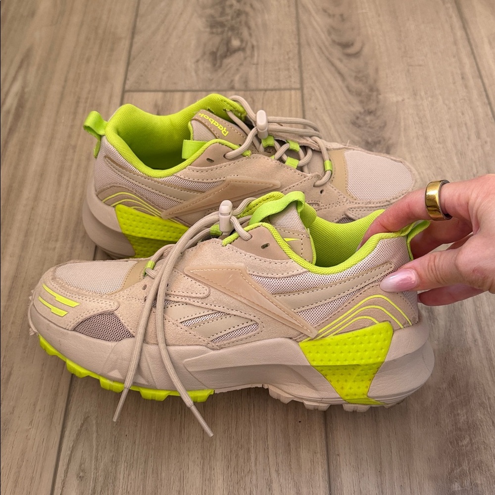 Reebok Beige and Neon Green Lace-Up Aztec Trail Sneakers size 7.5